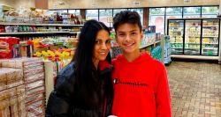 95th Produce Market in Hickory Hills, customers